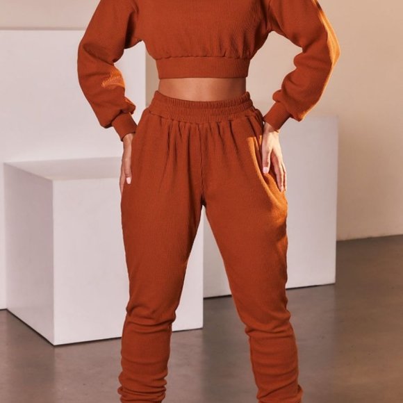 Women's Crop Top and Jogger Pants Set - Picture 5 of 5